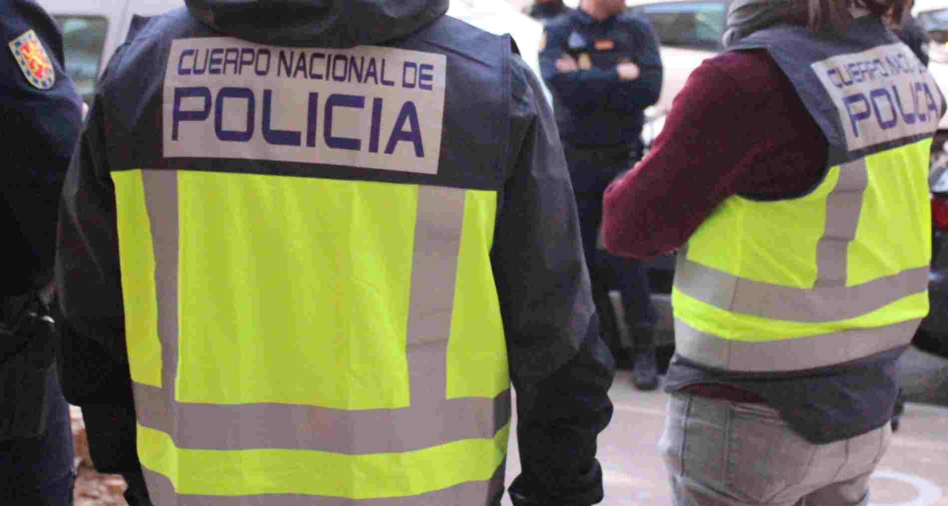 Agentes de la Policía Nacional (EP).