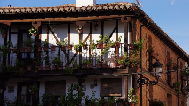 Éste pueblo es conocido por su belleza natural y está rodeado de montañas y paisajes pintorescos