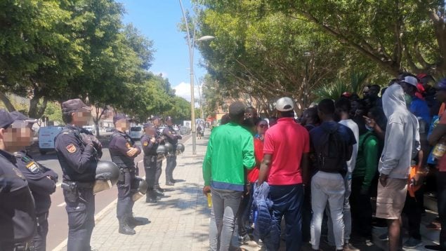 Inmigrantes ilegales protestan en Almería.