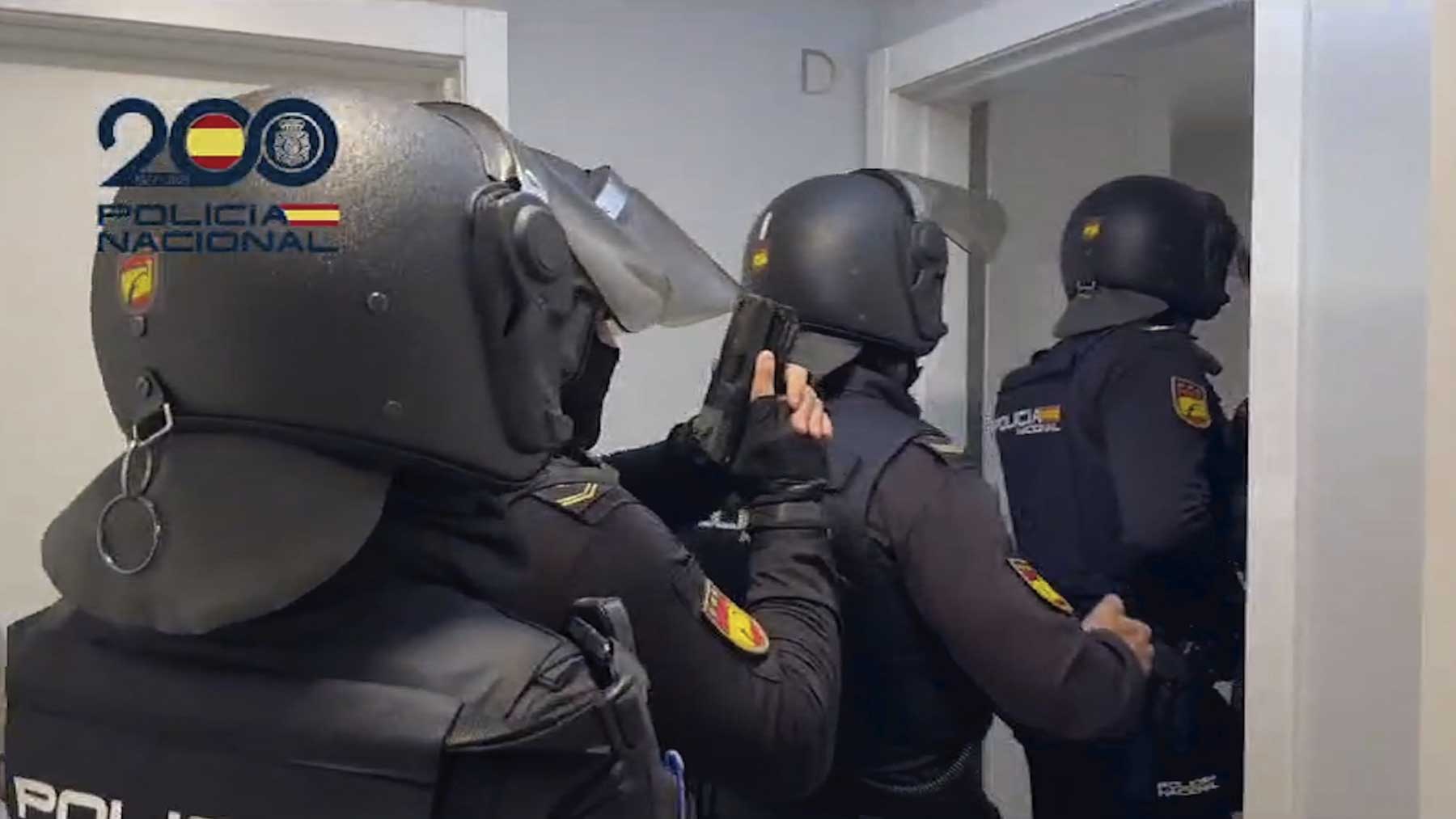 Agentes de la  Policía Nacional durante una intervención.