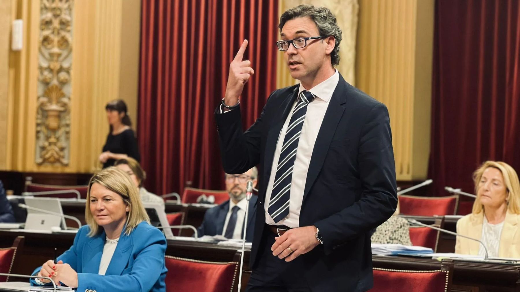 El vicepresidente de Baleares, Toni Costa, en el Parlament.