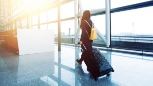 El truco de la izquierda en los aeropuertos que puede cambiar el rumbo de tu viaje