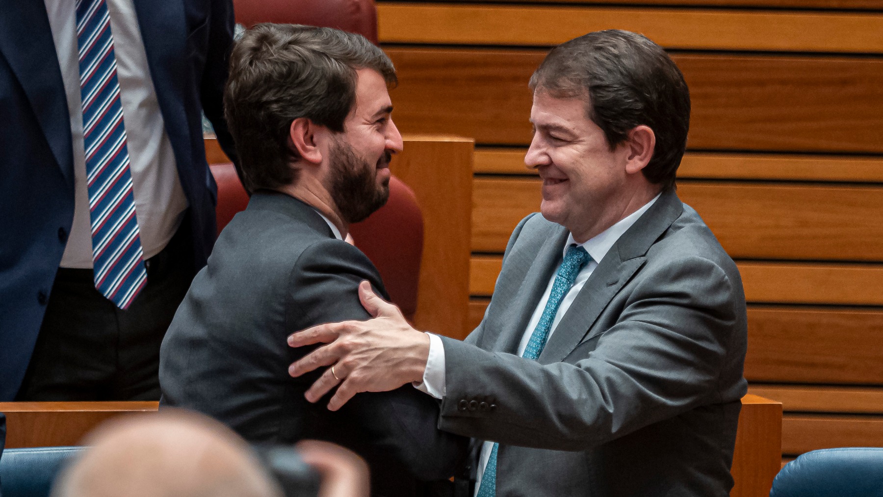 El vicepresidente y el presidente de la Junta de Castilla y León, Juan García-Gallardo y Alfonso Fernández Mañueco. (EP)