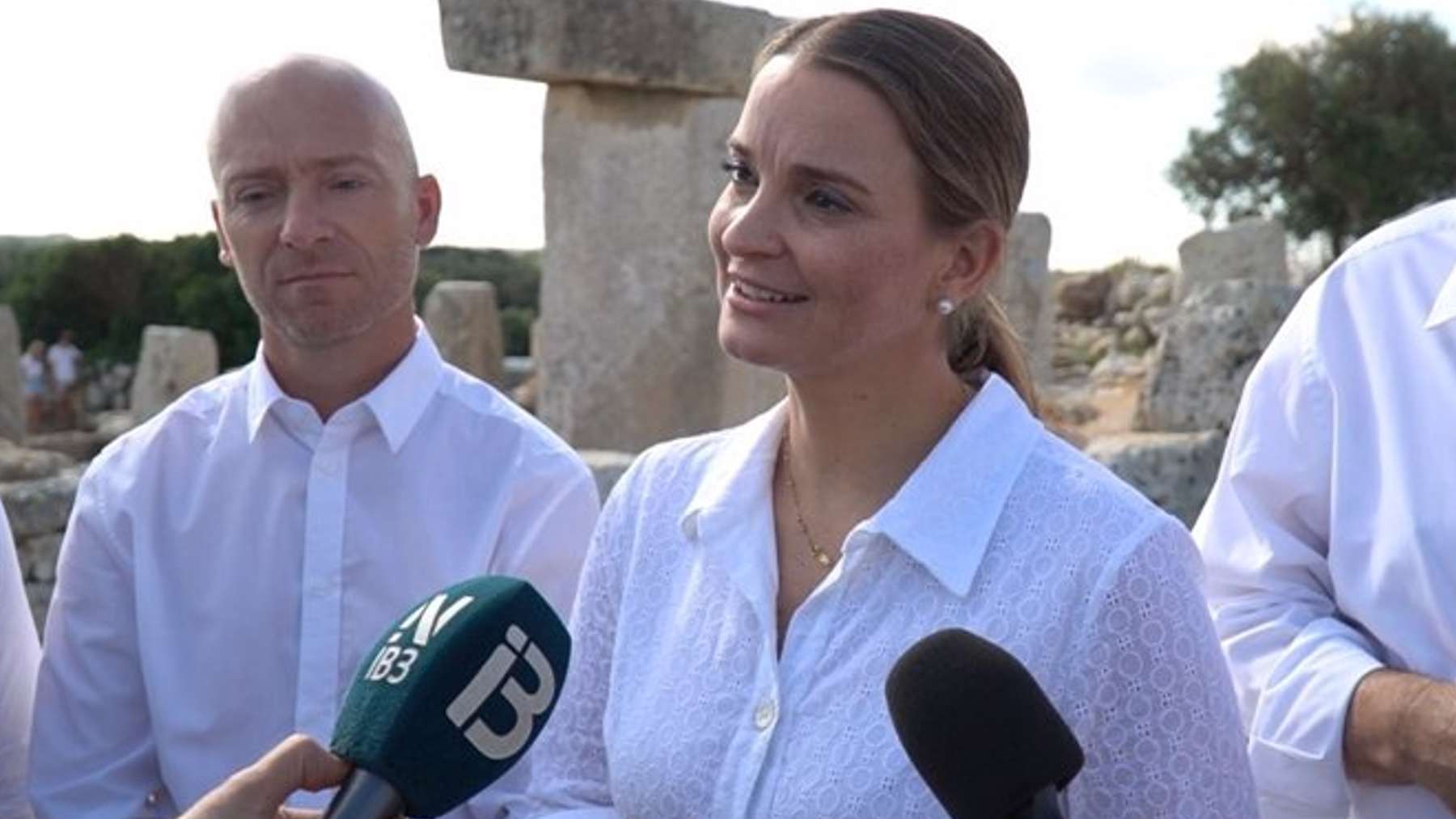 Marga Prohens con el presidente del Consell de Menorca, Adolfo Vilafranca.