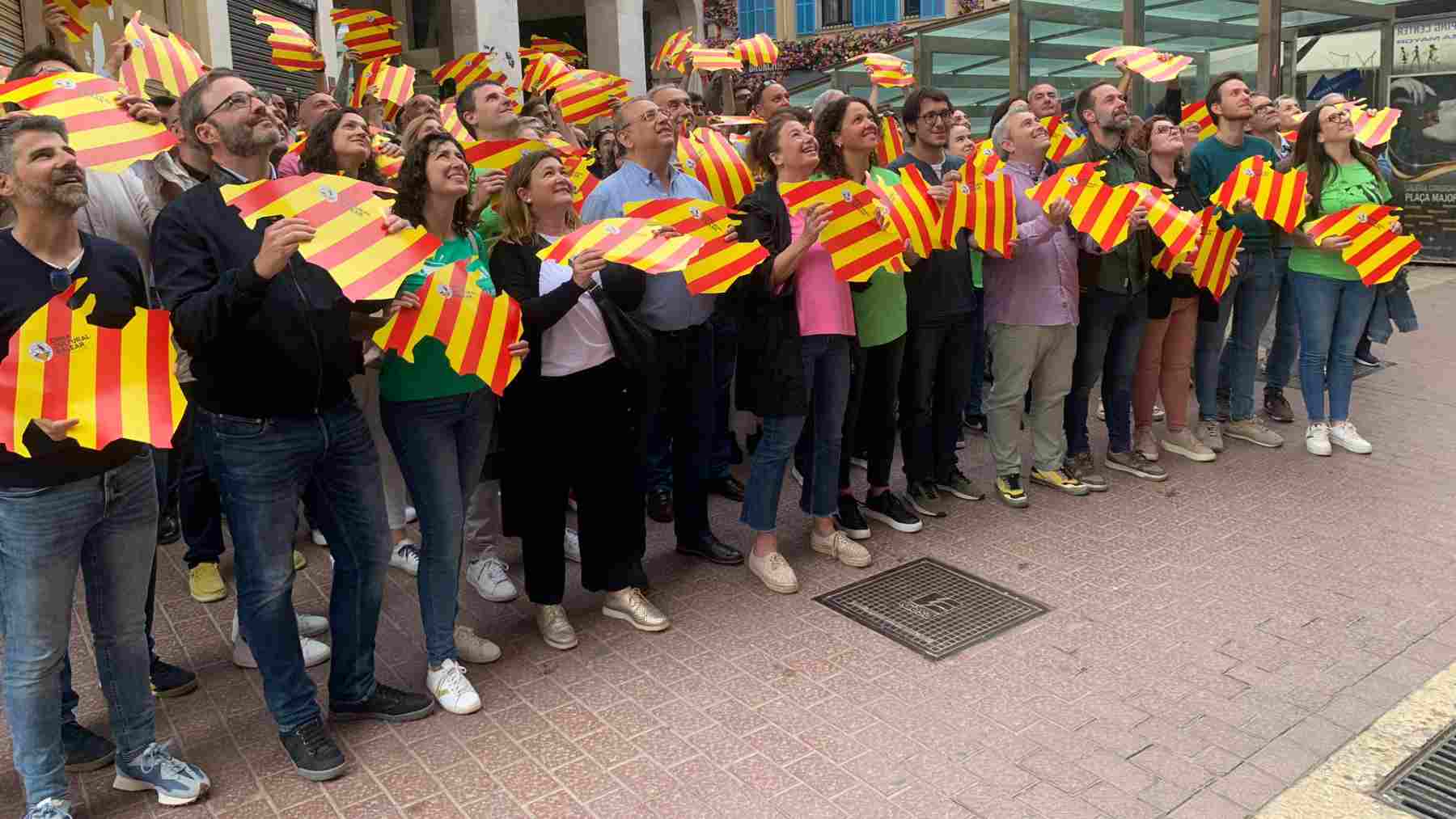 La presidenta del Congreso, Francina Armengol, junto a otros dirigentes socialistas de Baleares el pasado domingo.