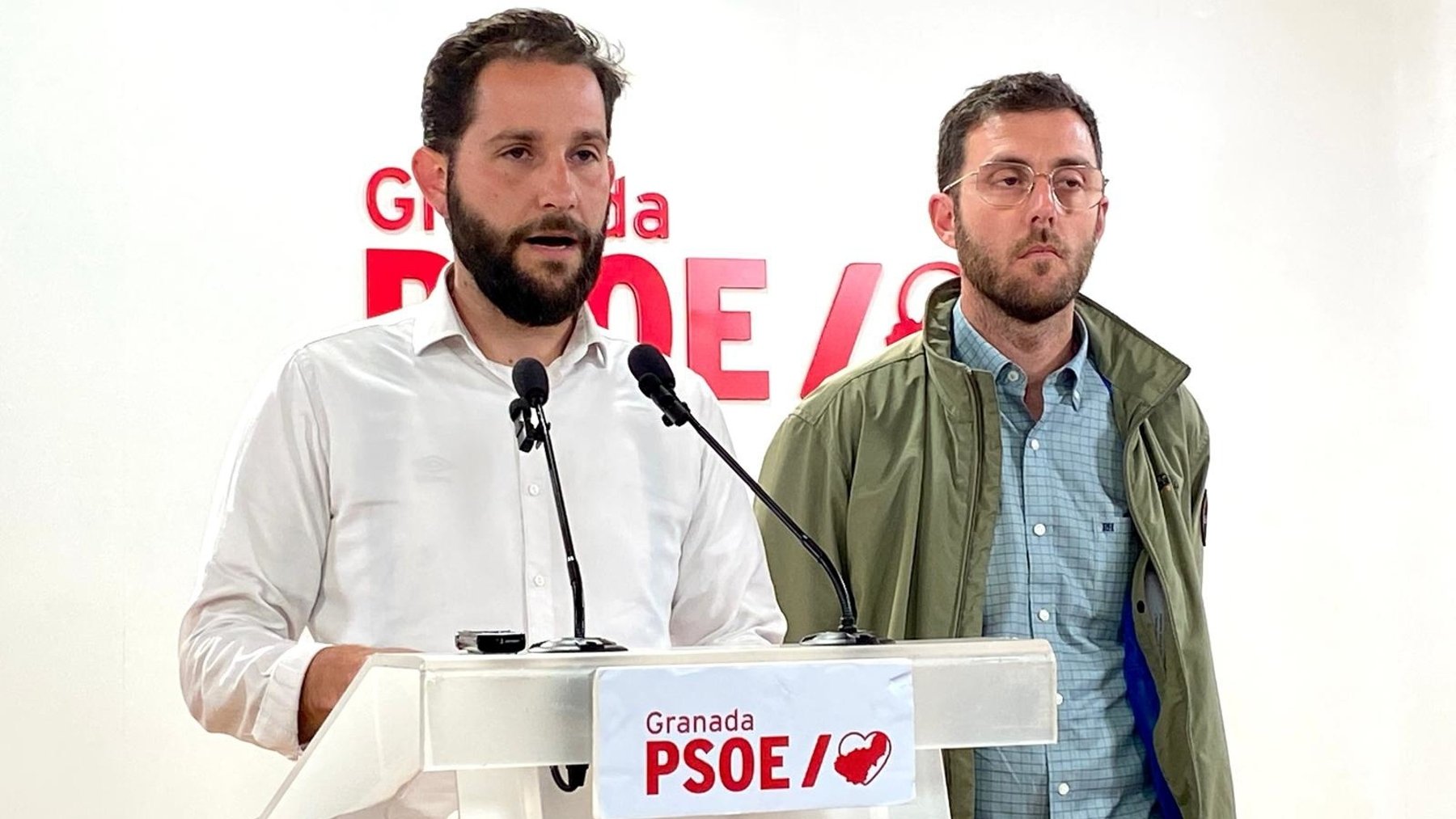 El alcalde de Láchar (Granada), Pedro Sánchez (PSOE), en rueda de prensa.