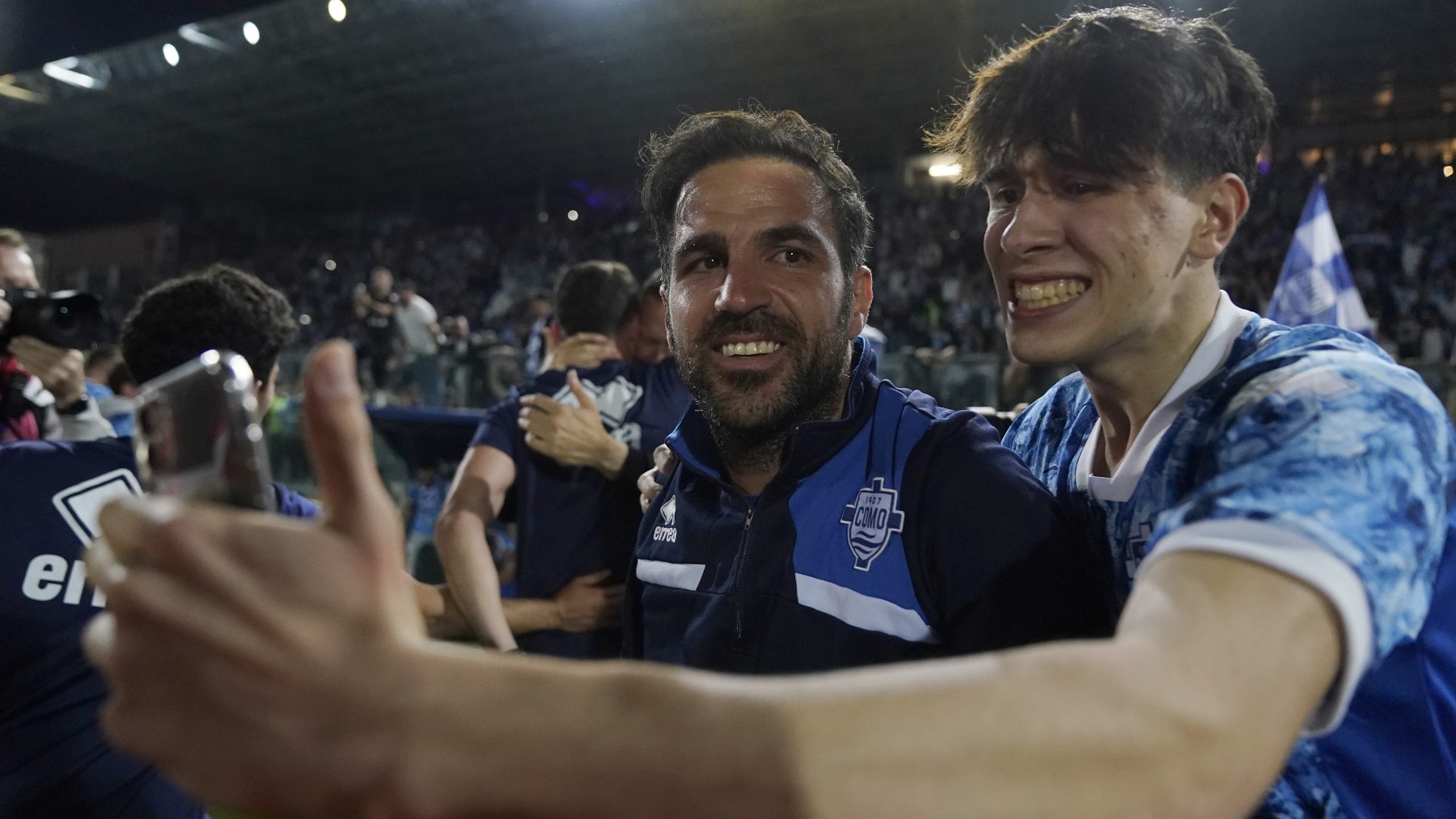 Cesc Fàbregas, durante la celebración del ascenso. (Getty)