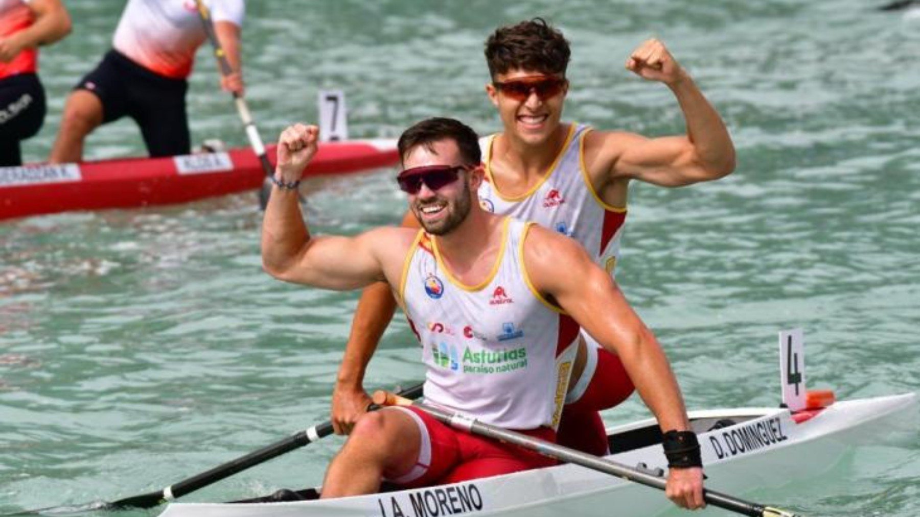 Joan Toni y Diego, celebrando la clasificación.