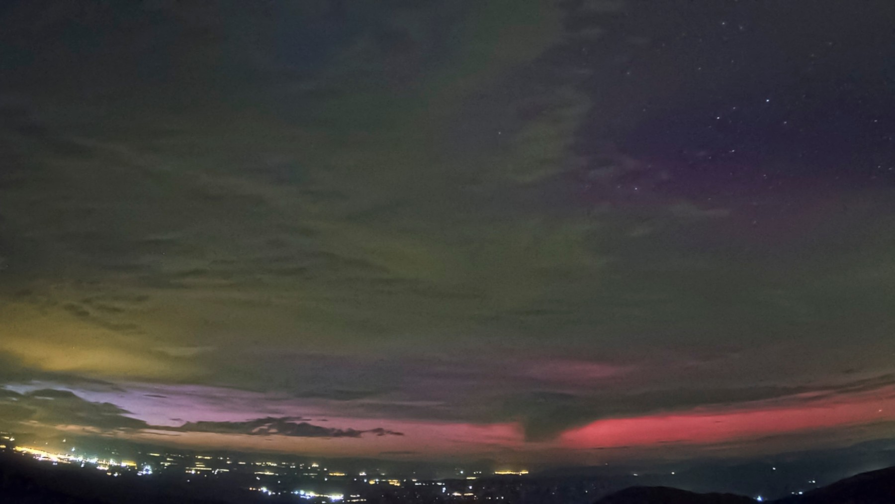 La aurora boreal en Almería. (Foto: Efe)