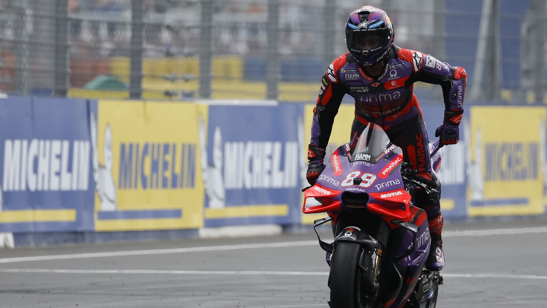 Jorge Martín celebra su victoria en Le Mans. (EFE)