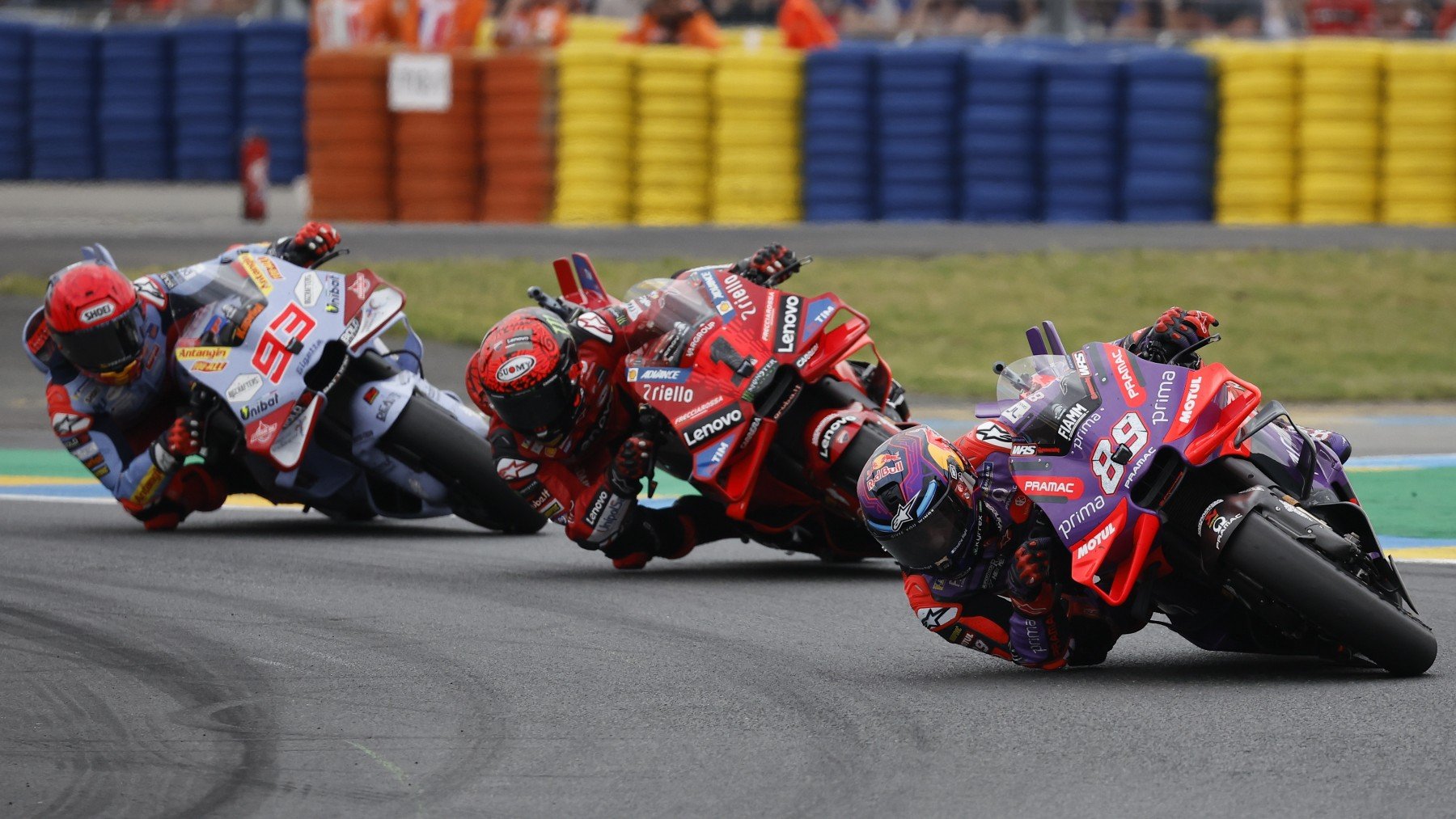 Jorge Martín, Pecco Bagnaia y Marc Márquez durante el GP de Francia. (EFE)