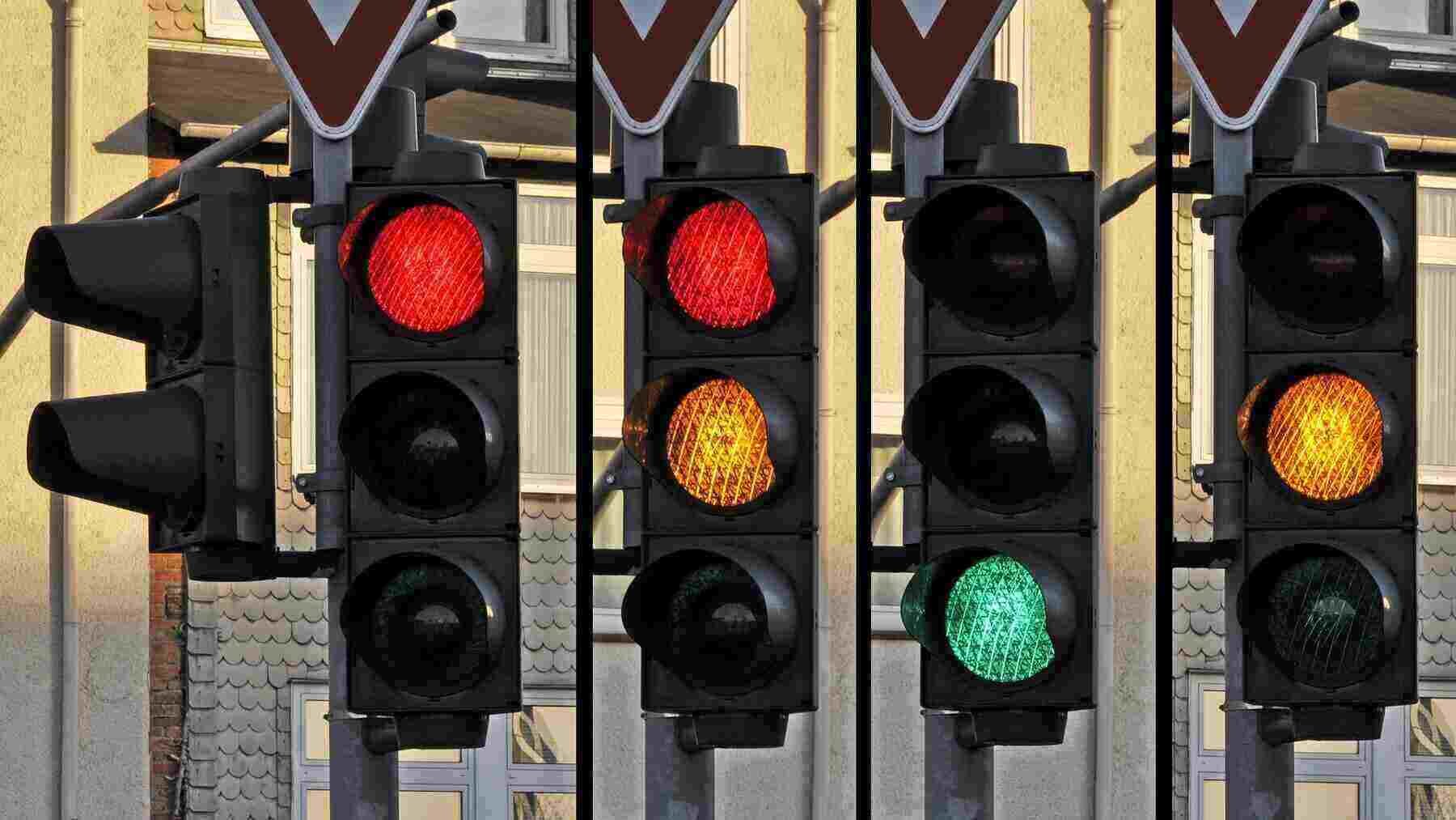 El semáforo en ámbar es una de las 3 posiciones posibles.