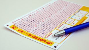 Guardia civil alerta : la estafa del timador de la lotería