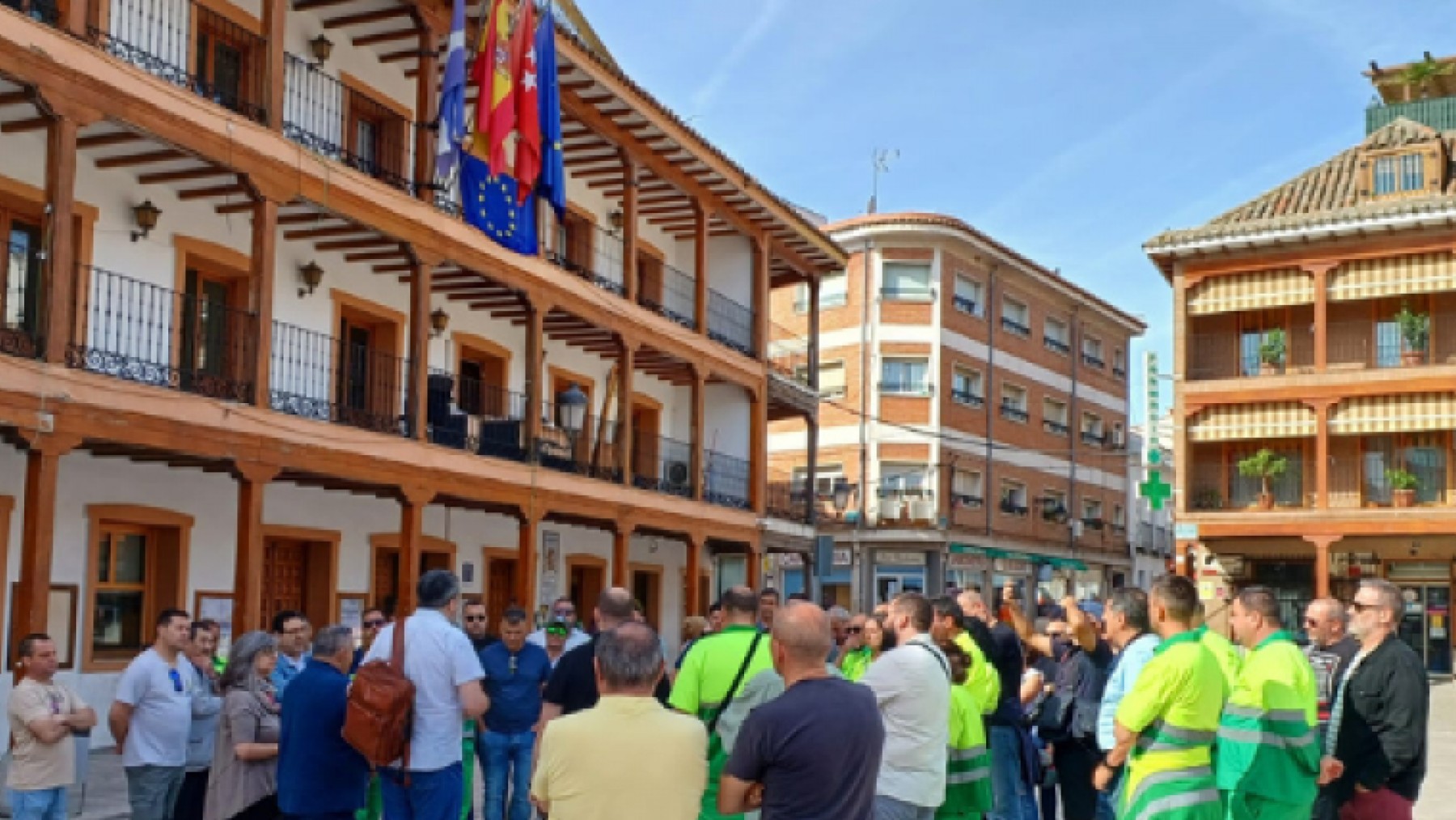 Trabajadores de limpieza en Ciempozuelos. (Foto_ Comisiones Obreras)