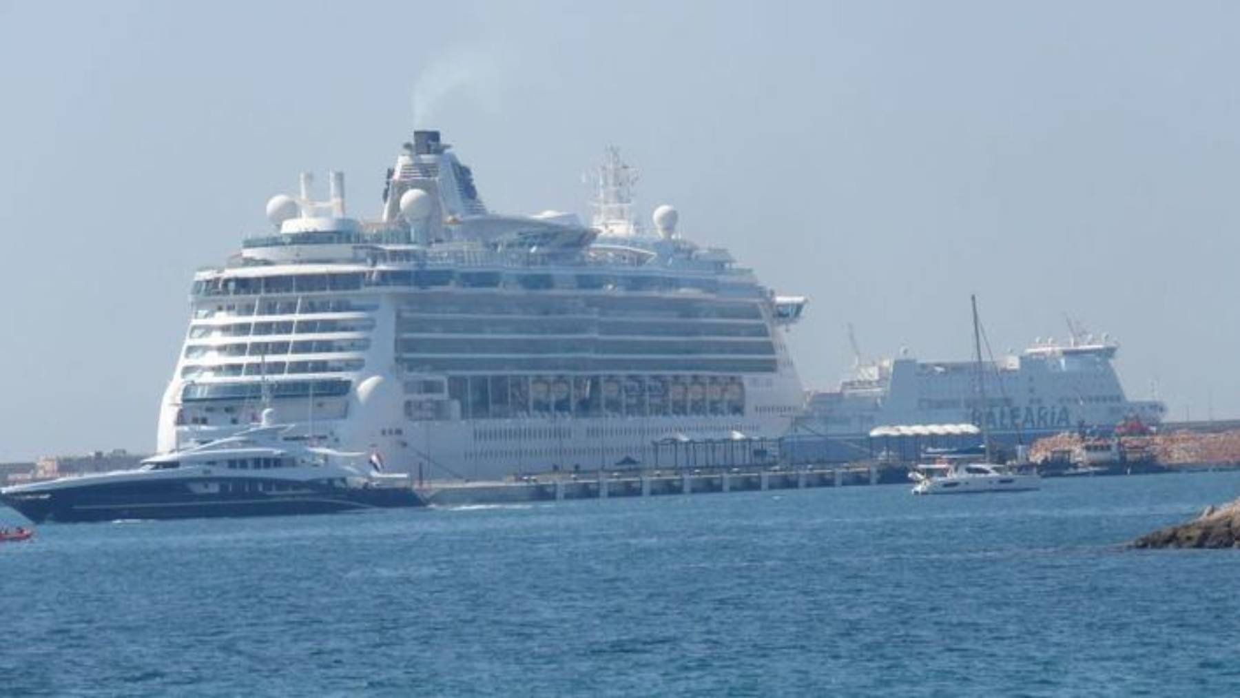 Crucero en aguas de la Bahía de Palma.