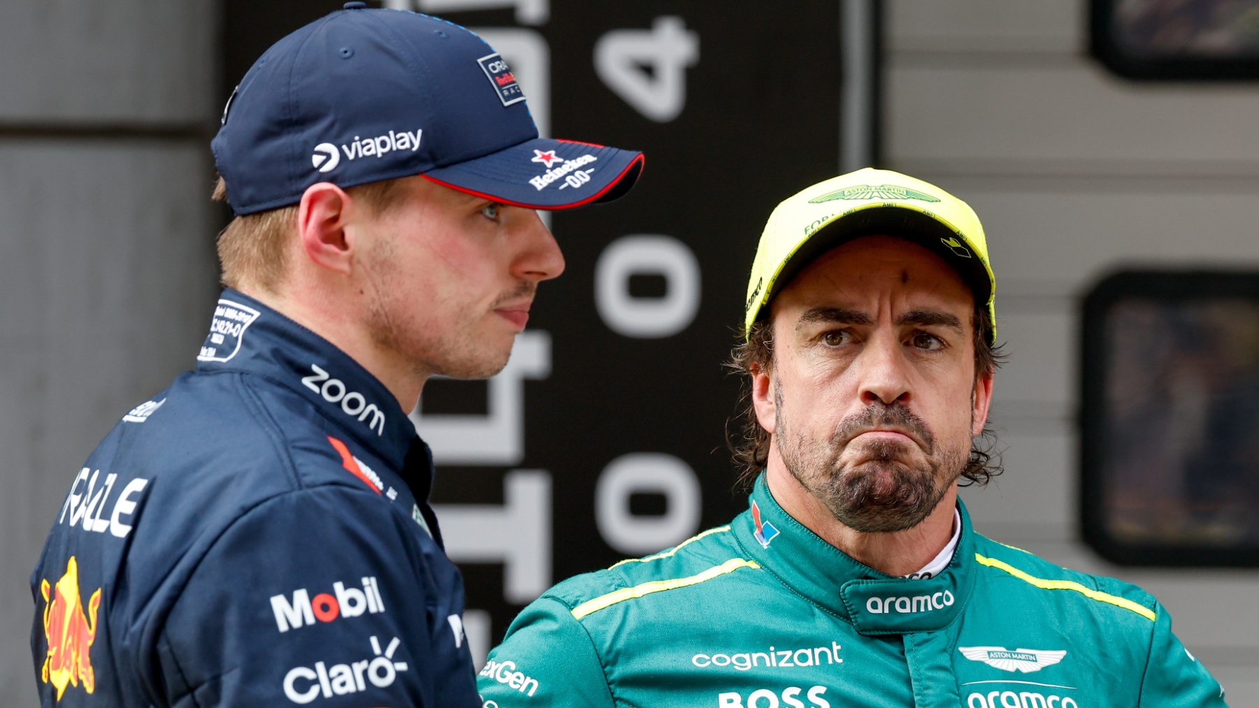 Fernando Alonso junto a Max Verstappen. (Europa Press)