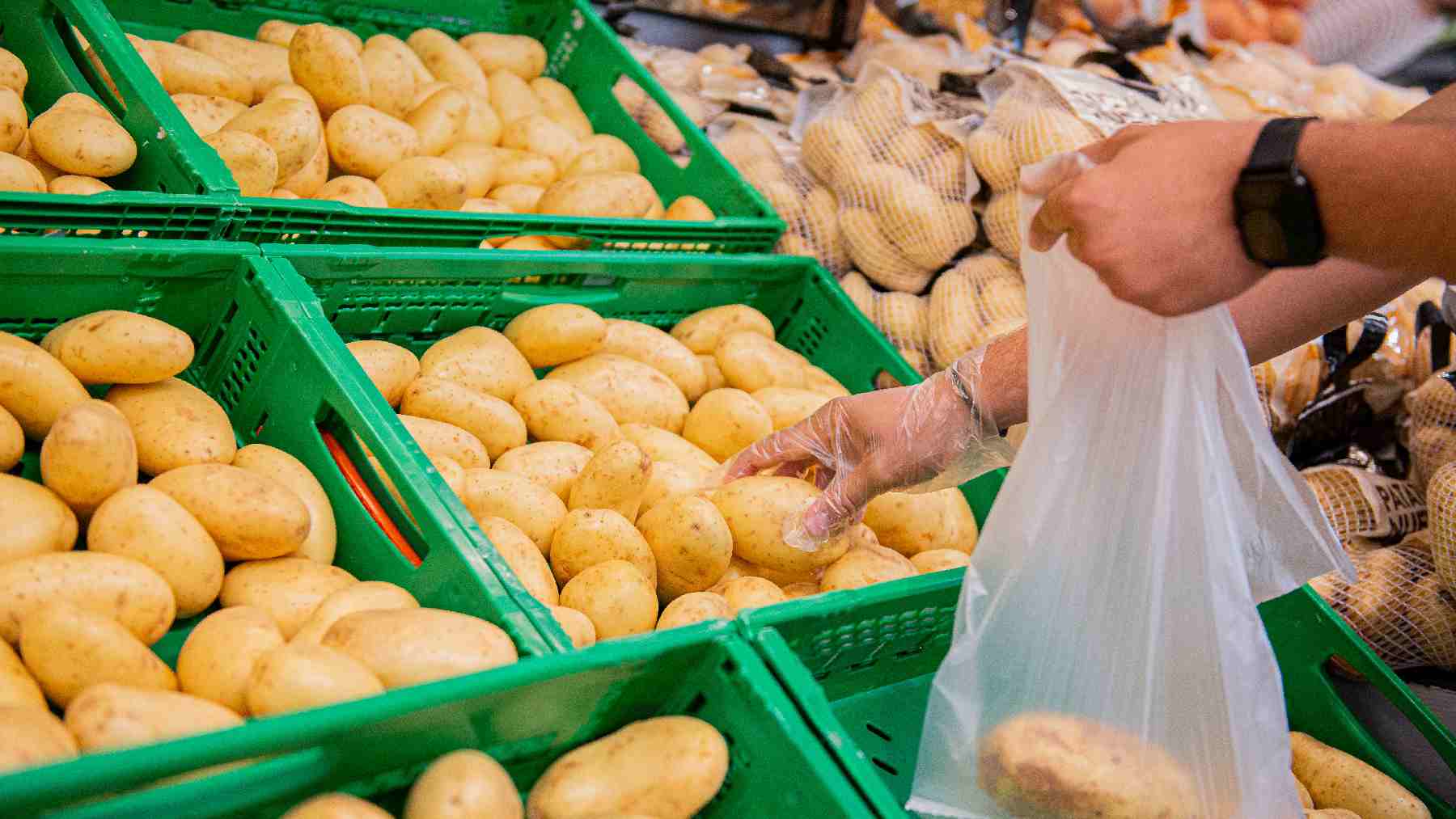 Patatas de origen nacional en un supermercado de Mercadona.