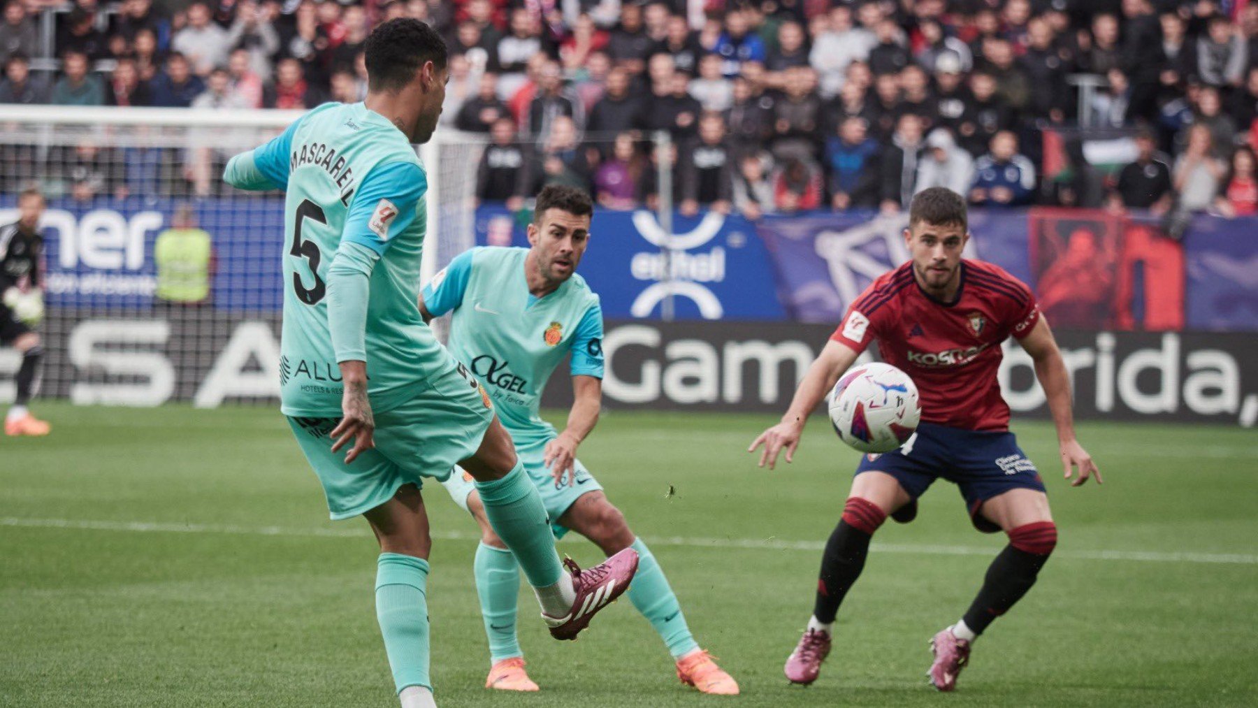 Un momento del Osasuna-Mallorca de ayer.