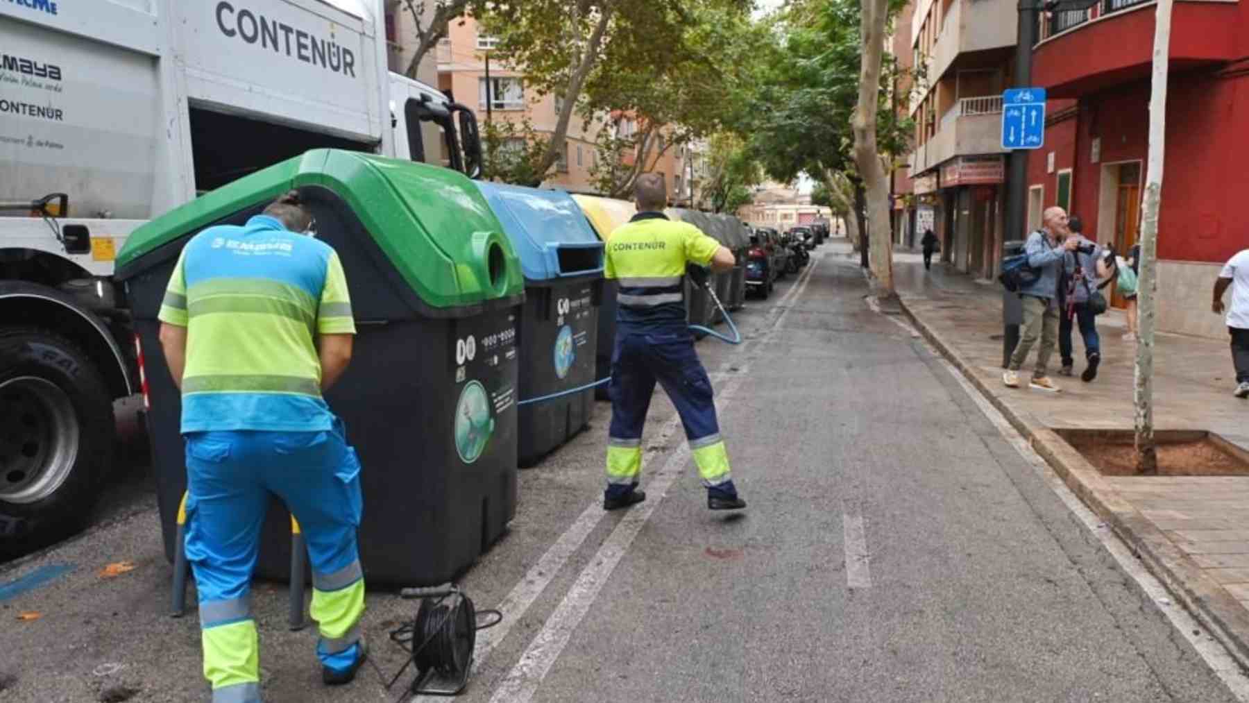 Empleados municipales de Emaya.