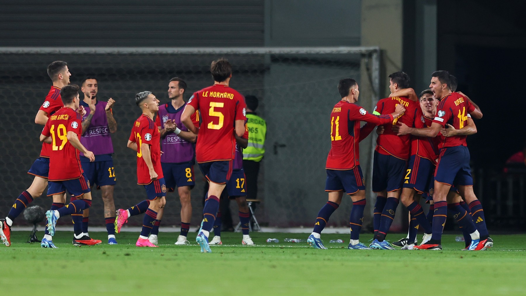 Los jugadores de España celebran un gol. (Getty)