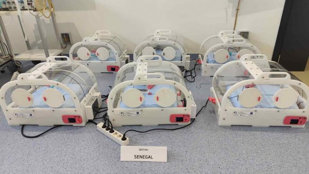 CESAG incubadoras bebés Senegal Vueling