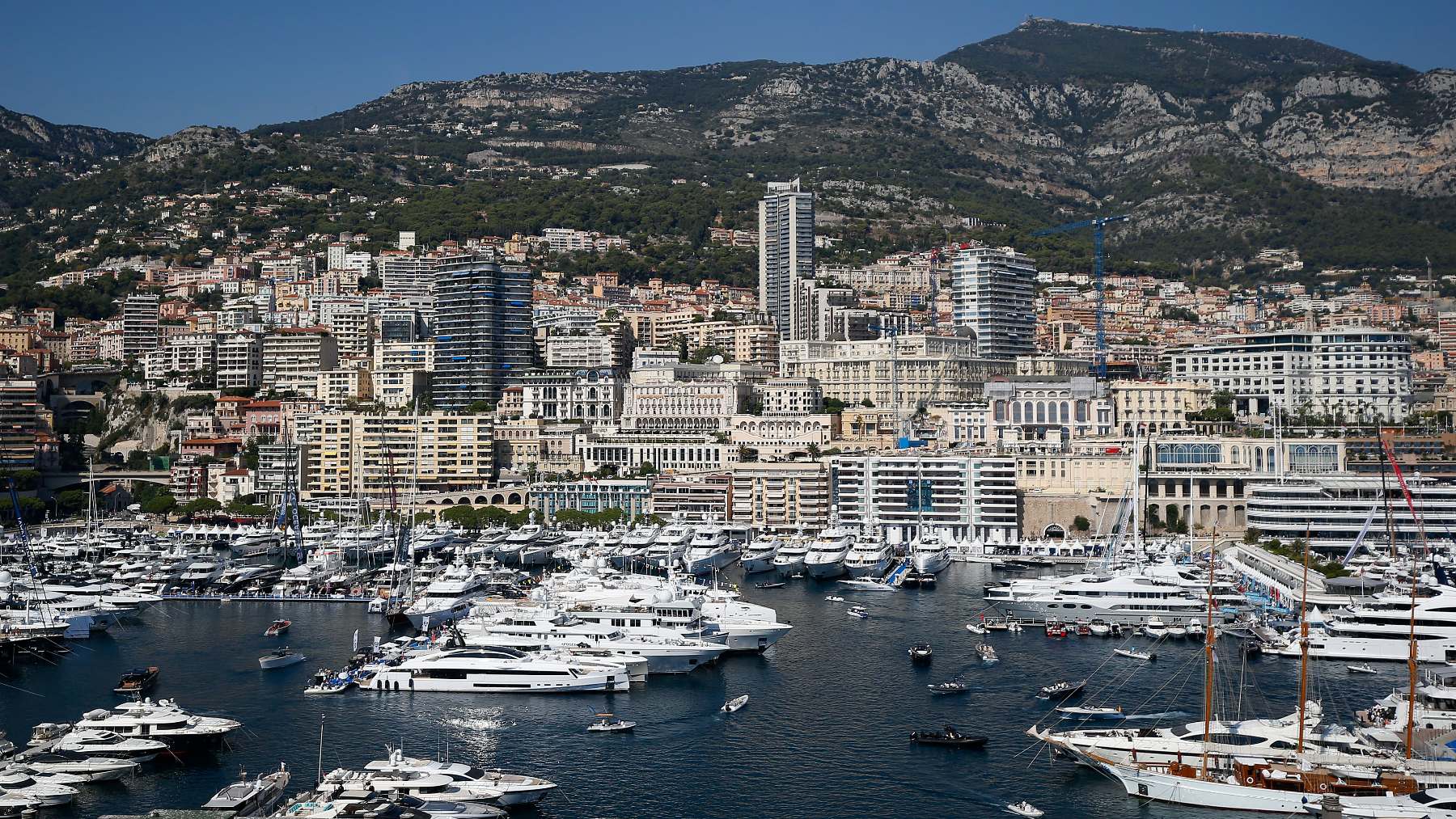 Imagen del puerto de Mónaco, ciudad desde donde saldrá La Vuelta, (EFE)