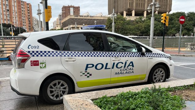 Detenida una mujer por arrojar lejía a niños a la salida del colegio y agredir a viandantes con un plato