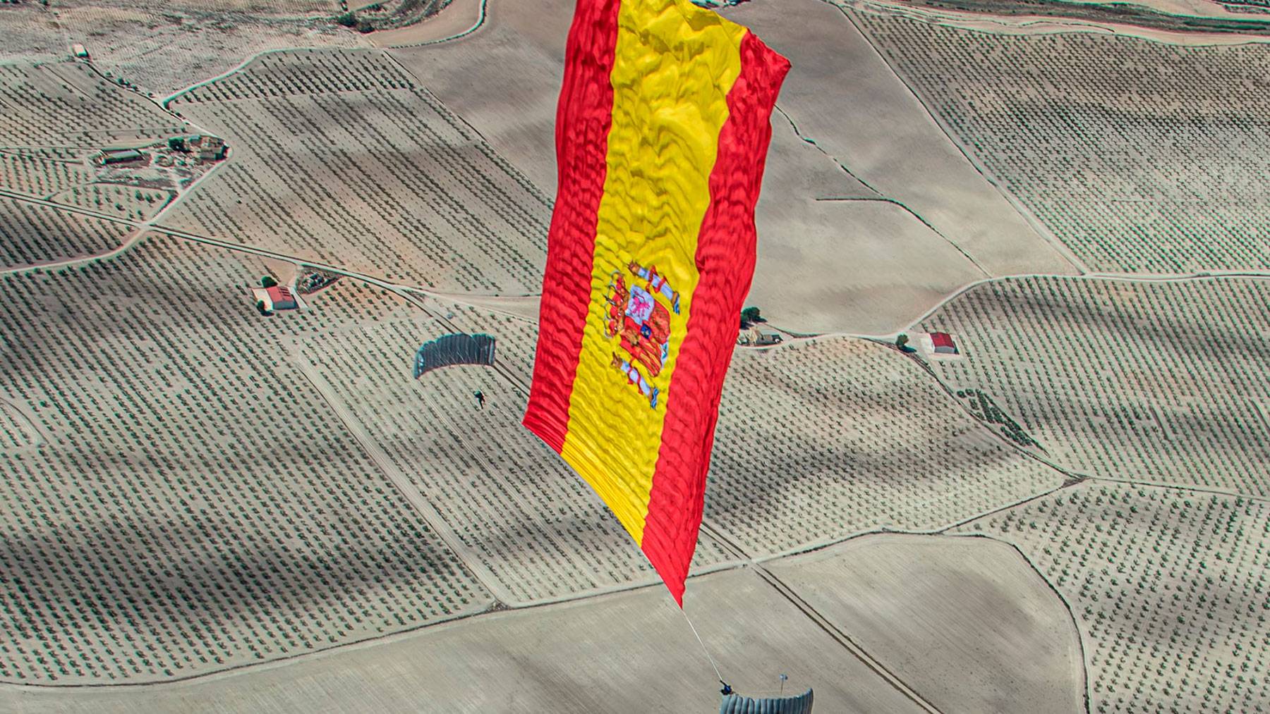 Bandera con la que el Ejército del Aire realizó el salto.