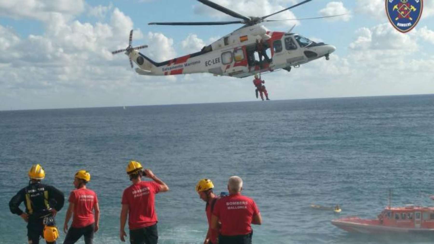 Helicóptero de Salvamento Marítimo en una operación de rescate.