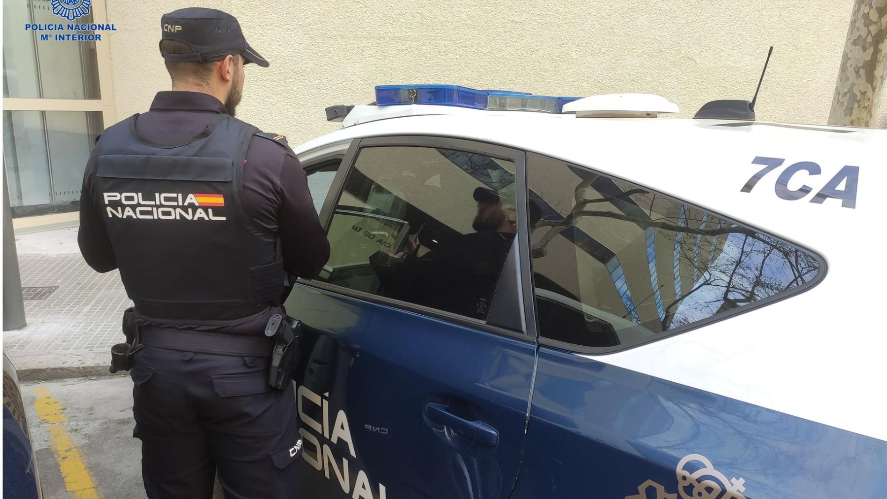 Un agente de la Policía Nacional.