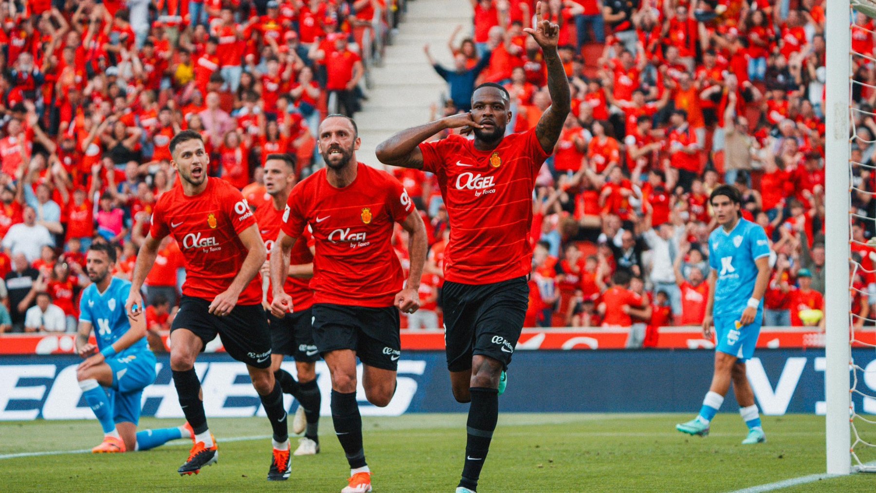 Larin, celebrando el 1-0.