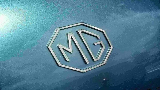 El logotipo de MG en el capó de uno de sus modelos.