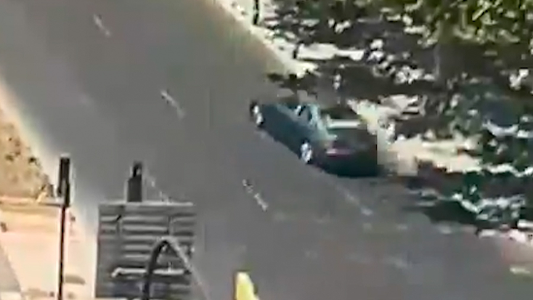Coche dándose a la fuga después del atropello.