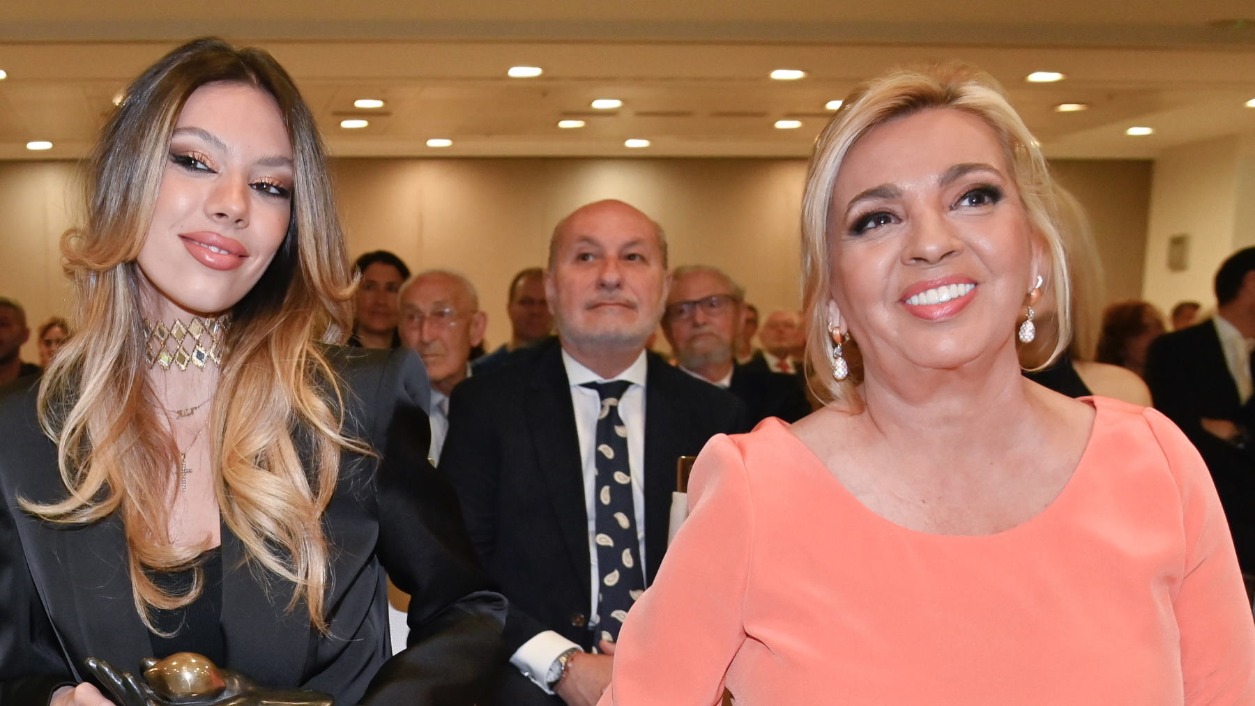 Alejandra Rubio y Carmen Borrego sonriendo