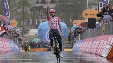 Tadej Pogacar celebra su quinta victoria en el Giro. (Giro de Italia)