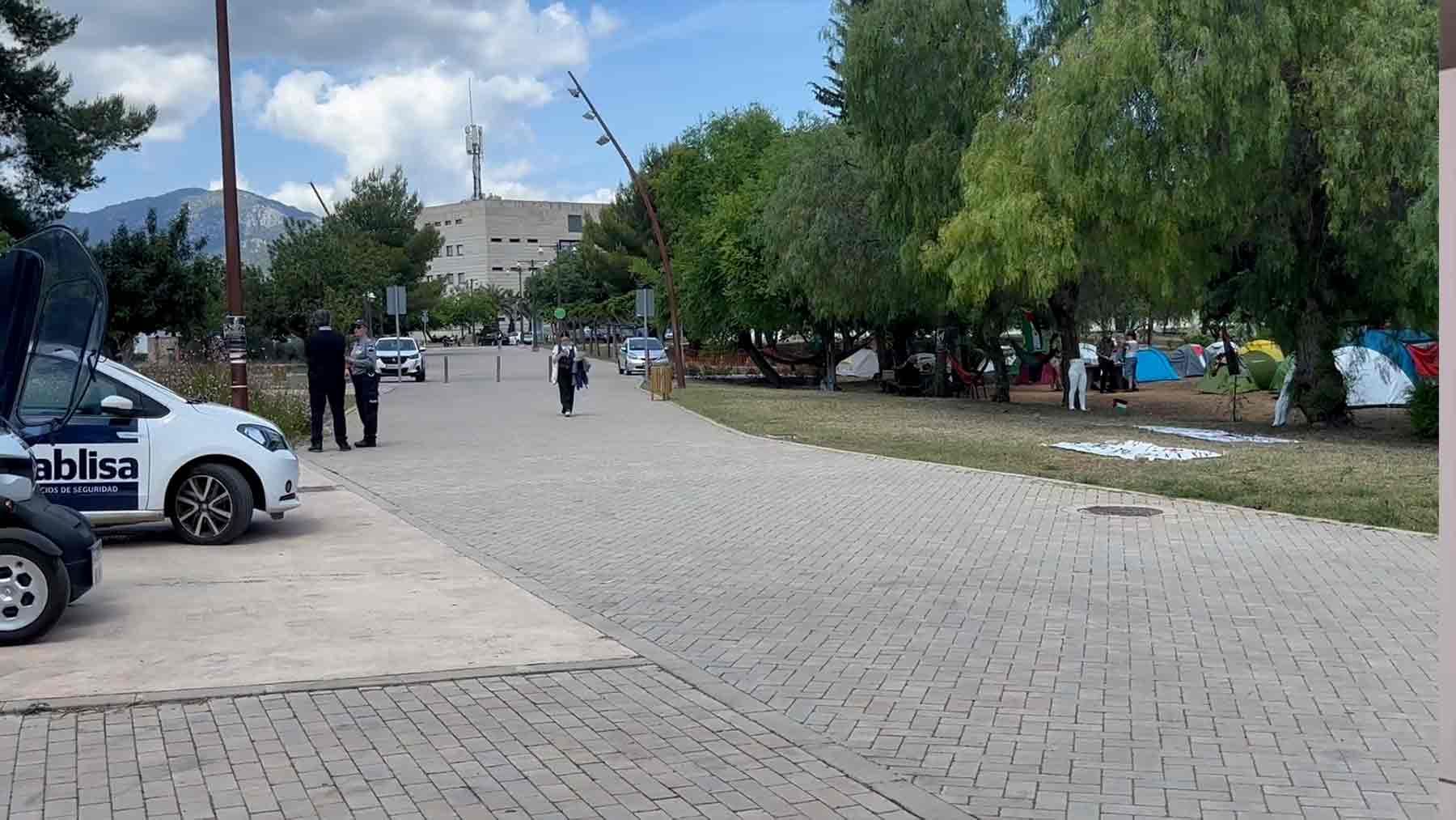 Vigilancia privada en el campamento de estudiantes propalestinos de la UIB.