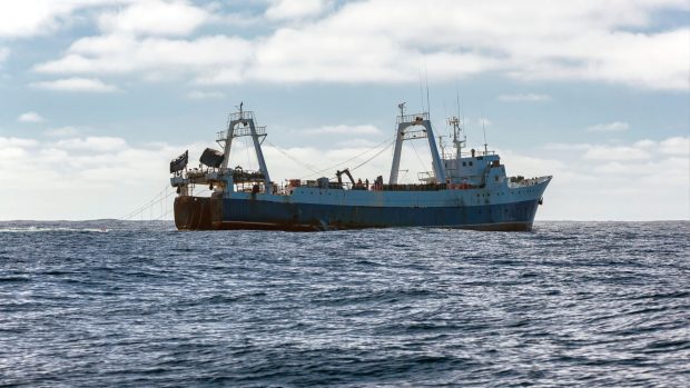 ue, pesca de arrastre, mediterraneo, atún blanco, barco, pesca, pescadores españoles, pedro sanchez, piratas, seguridad, bruselas, superávit, acuerdo con Marruecos, pescadores, PP y PNV, Bruselas