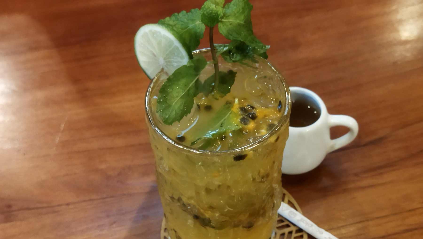 Mojito de maracuyá y jengibre.