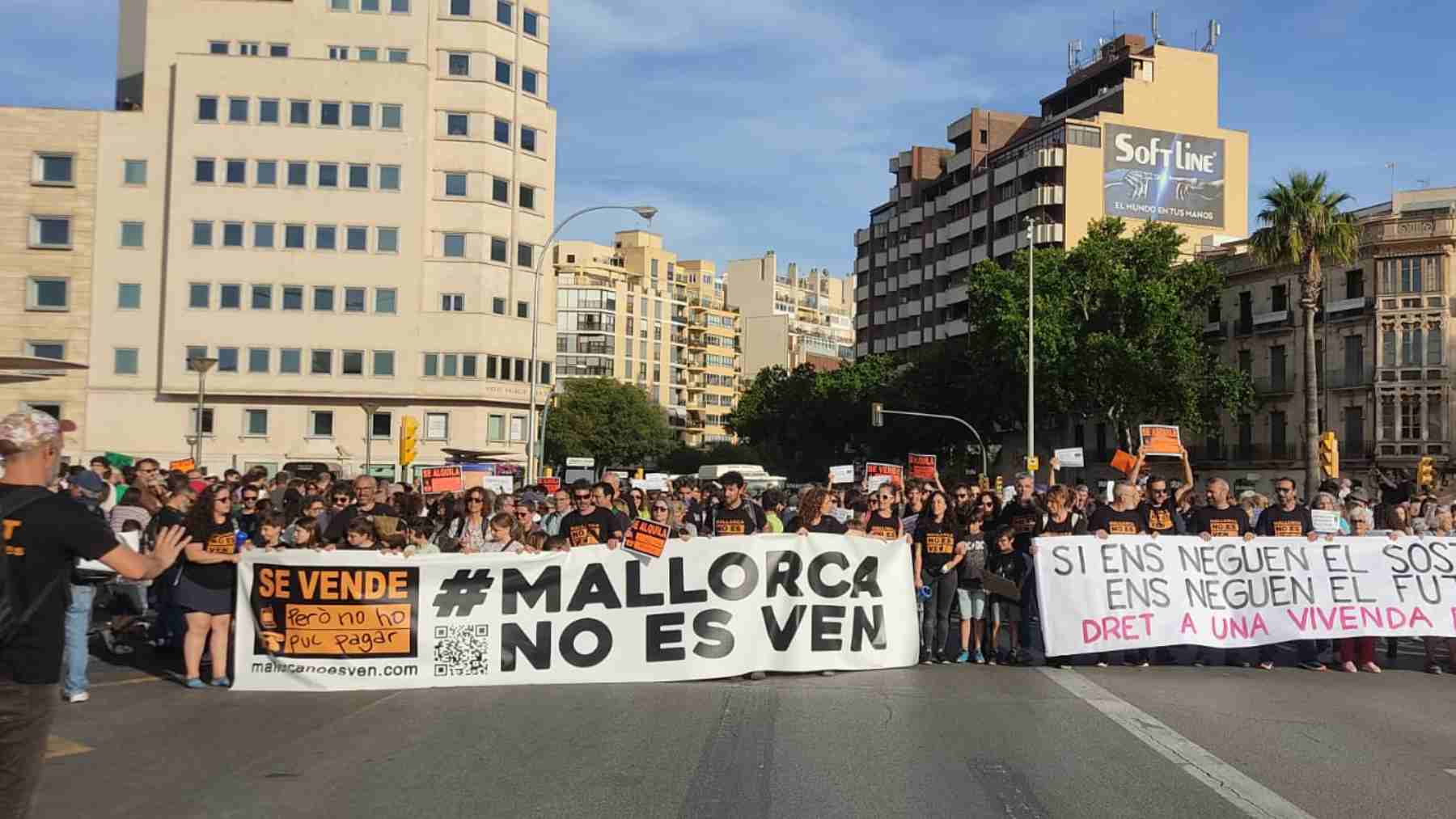 Imagen de la cabecera de la manifestación contra la masificación turística celebrada en Palma.