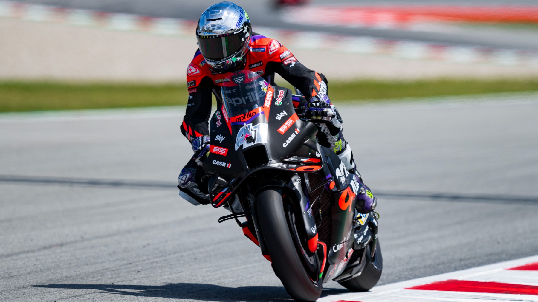 Aleix Espargaró, durante el GP de Cataluña de MotoGP. (EFE)