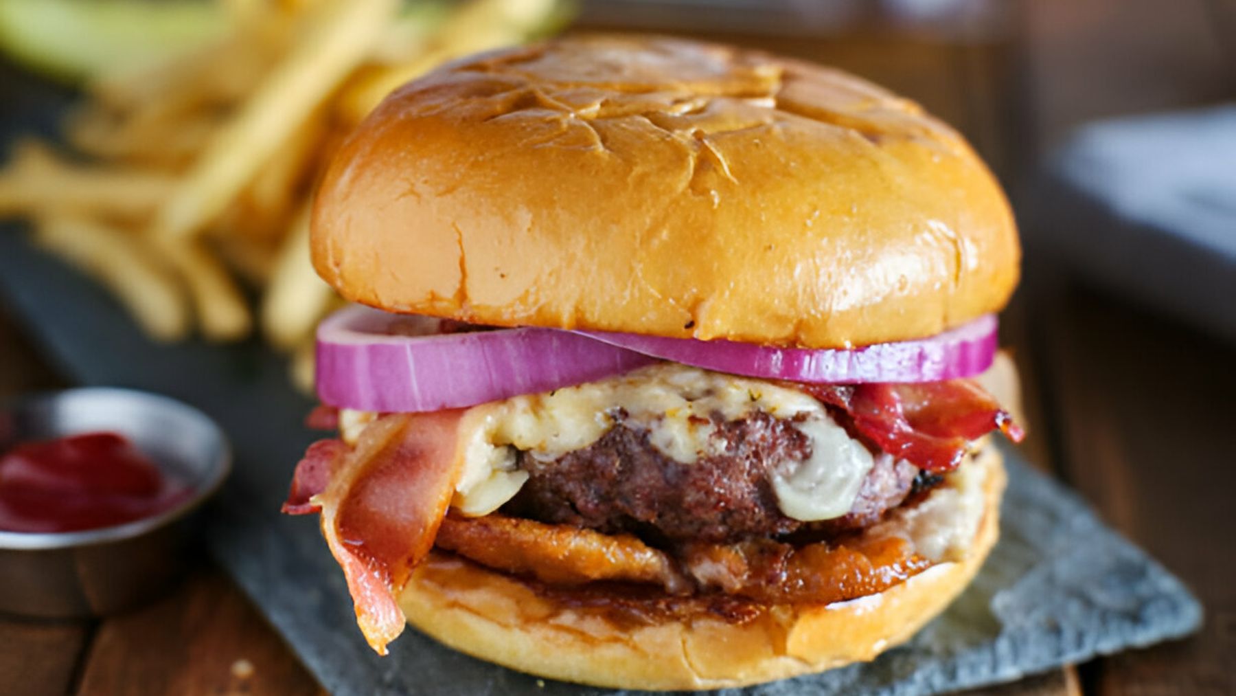 Hamburguesa con pan brioche.