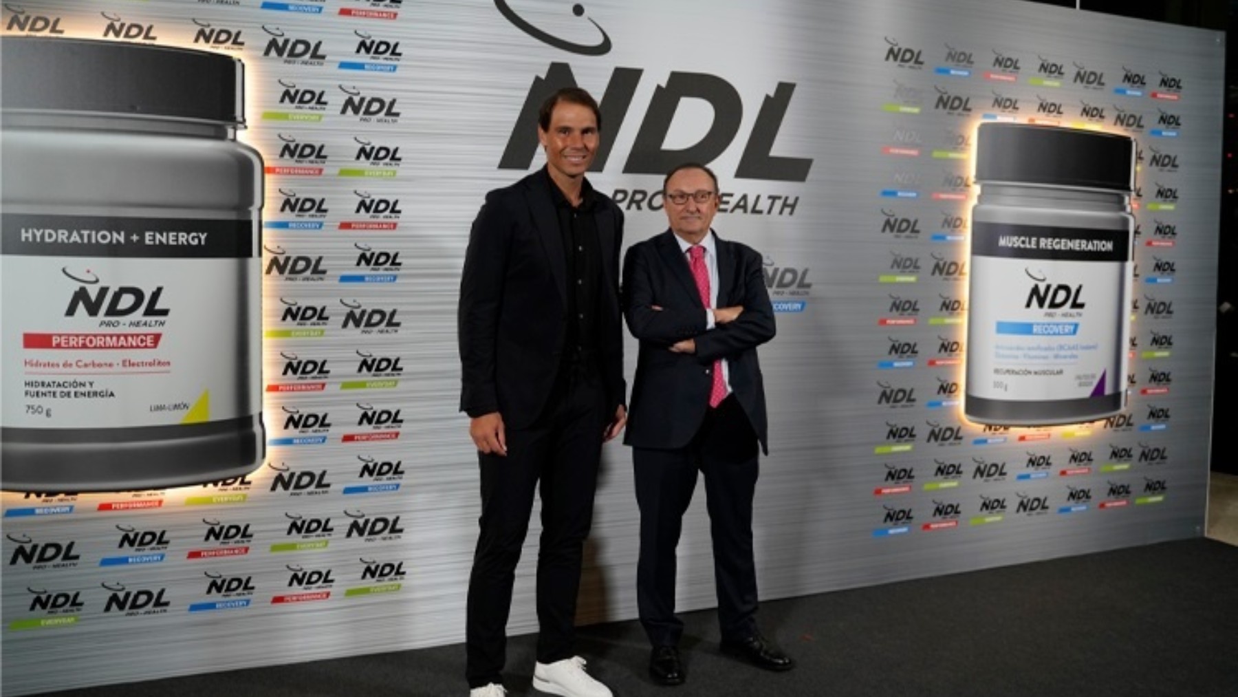 Rafa Nadal y el presidente de Cantabria Labs.