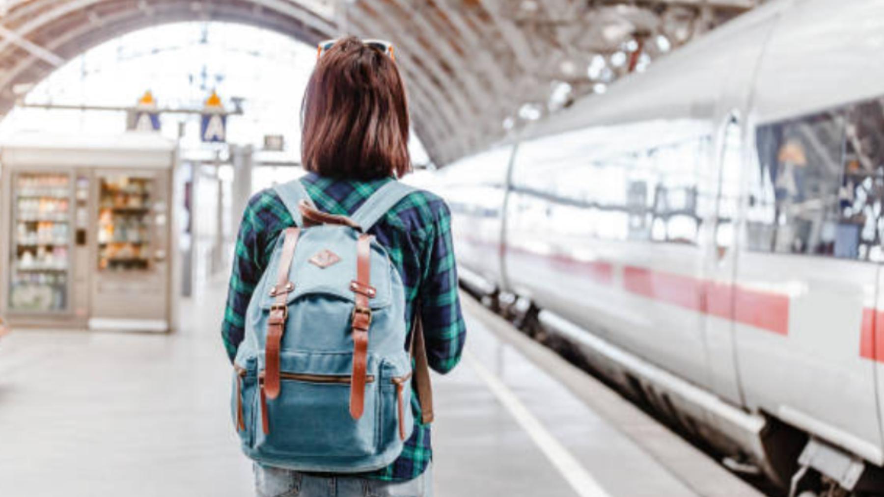 Joven viajando.