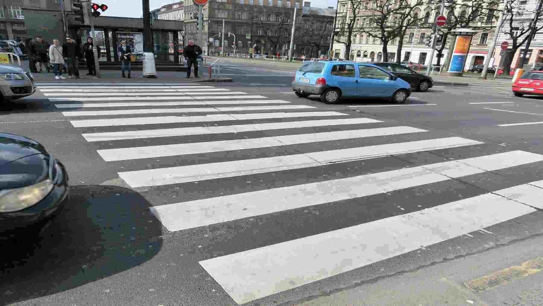 Un paso de cebra en zona urbana.