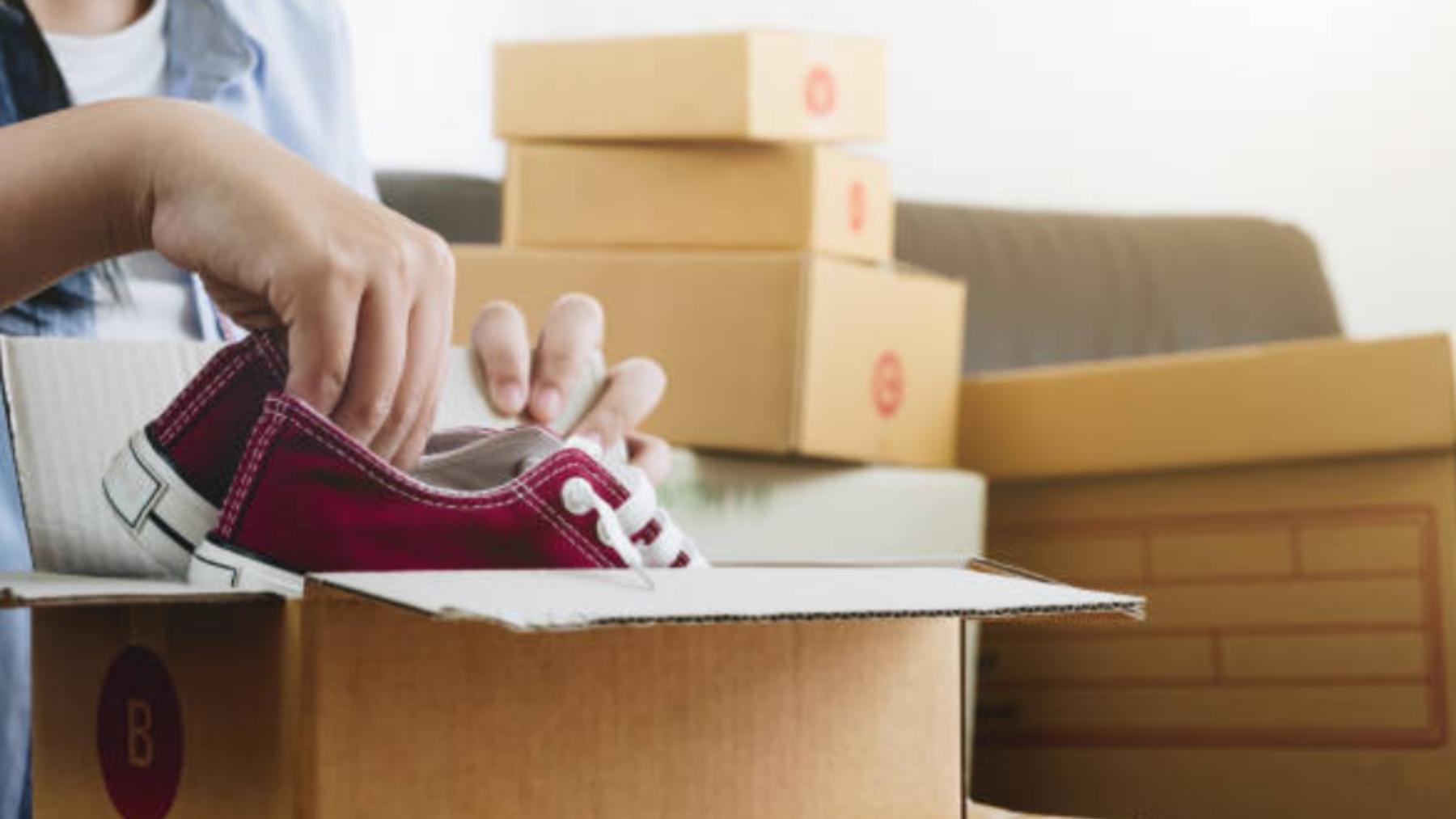 Cajas de zapatos.