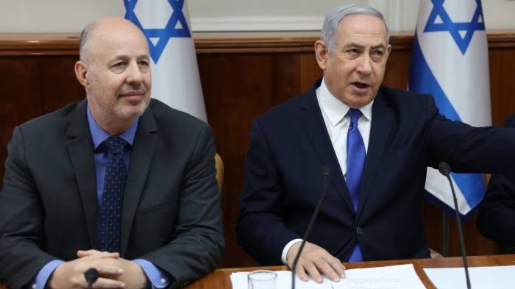 El consejero de Seguridad Nacional, Tzachi Hanegbi, con Benjamin Netanyahu