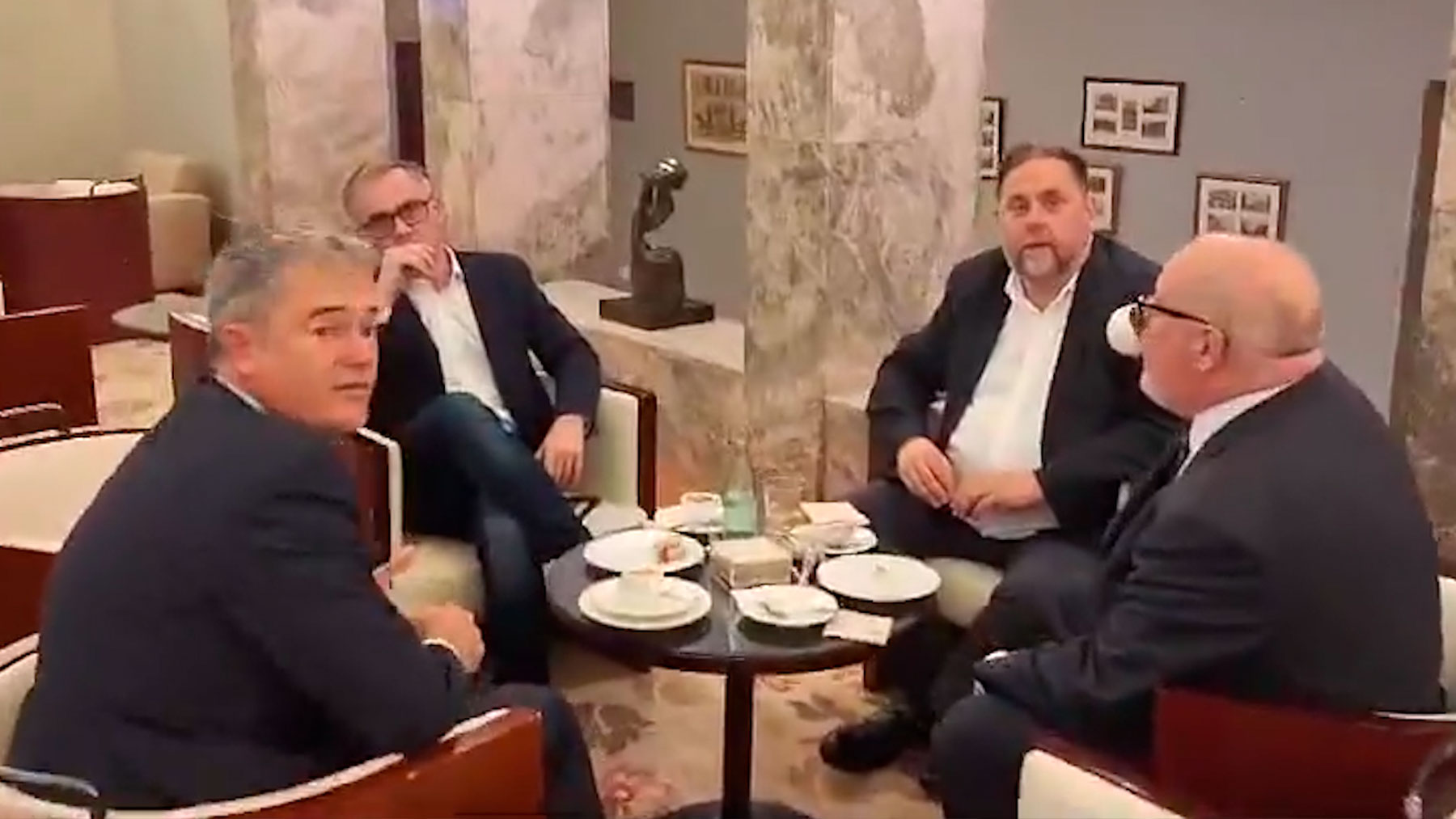 Oriol Junqueras en la cafetería privada del Congreso.