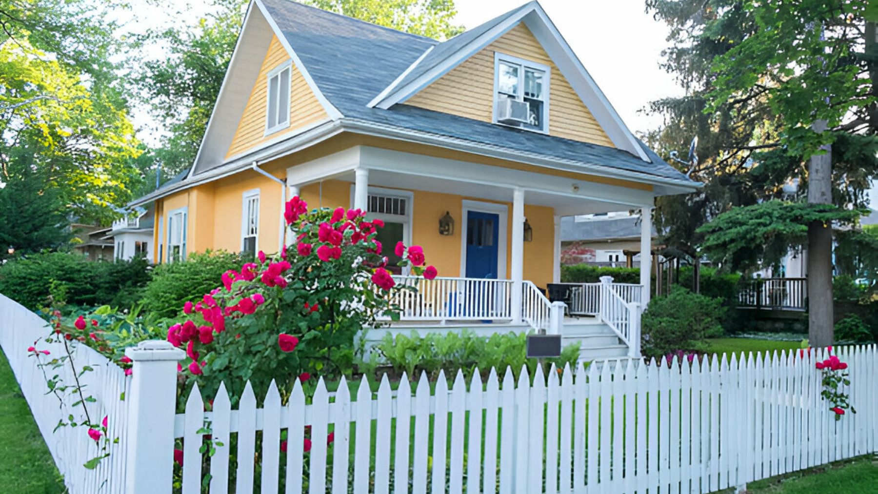 Casa con jardín.