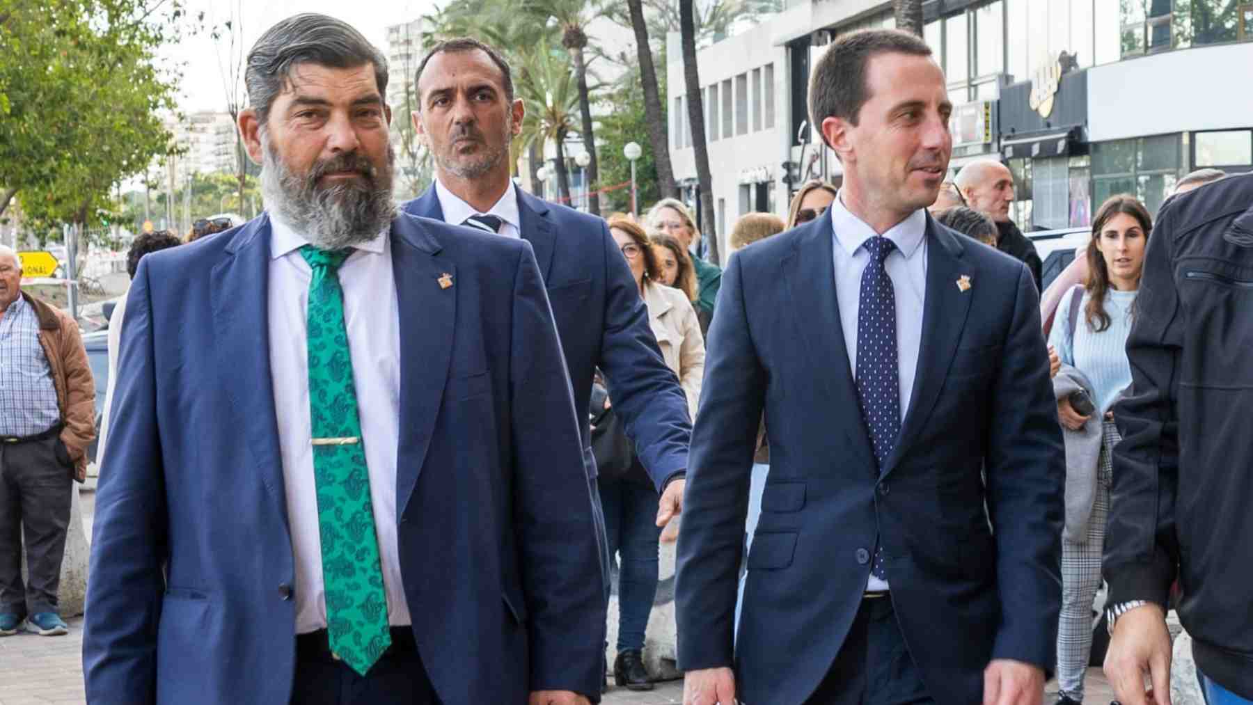 El vicepresidente del Consell, Pedro Bestard (Vox) con el presidente, Llorenç Galmés.