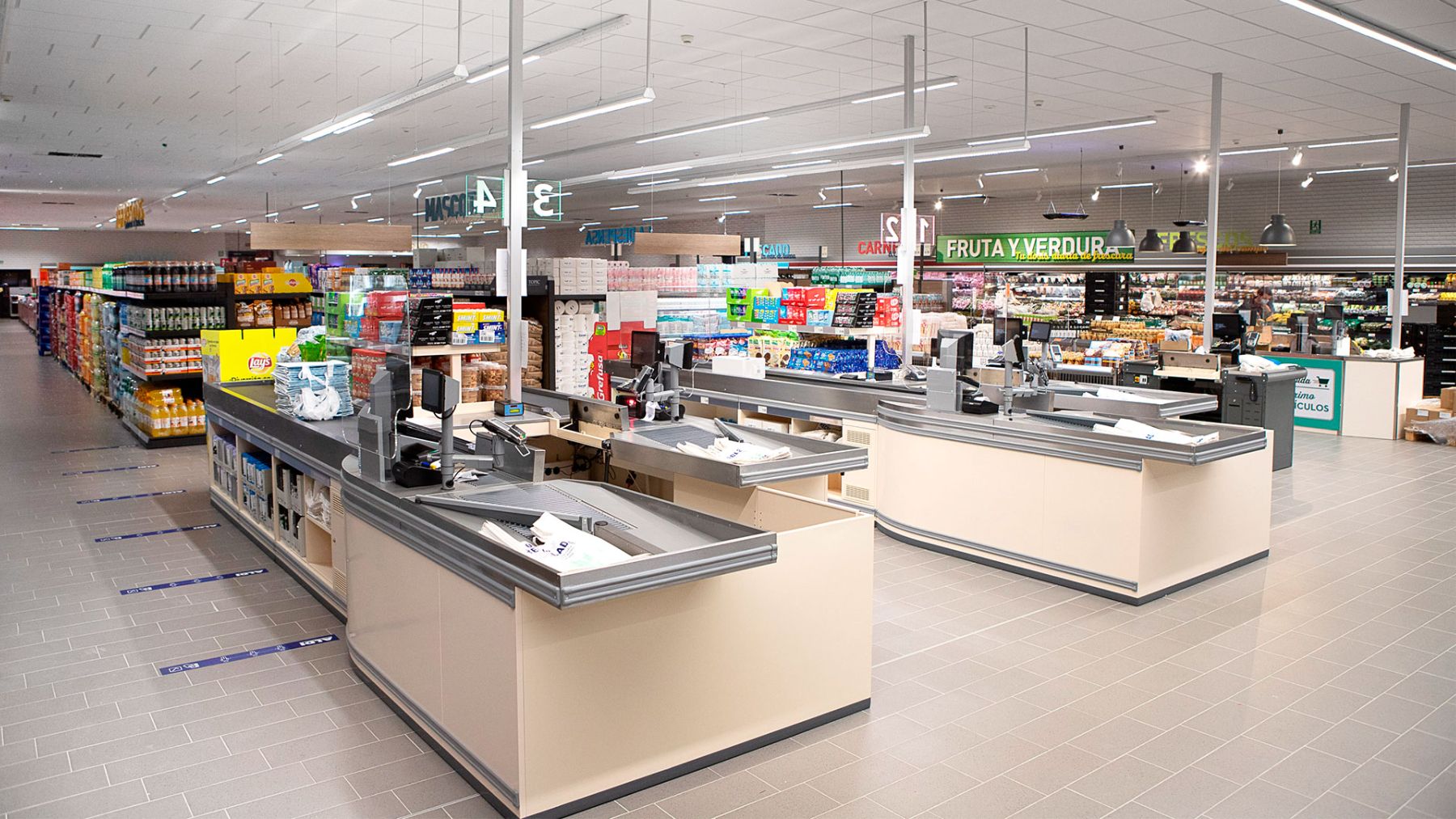 Interior de supermercado Aldi.